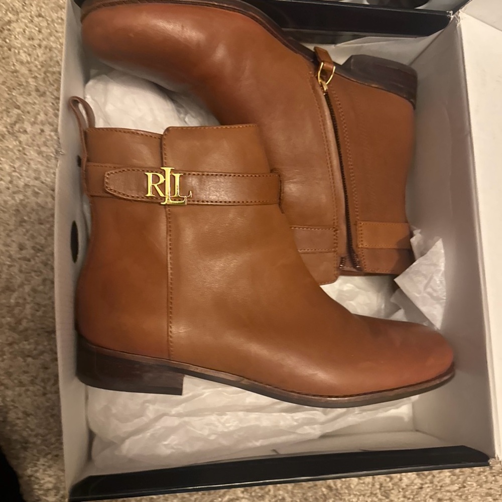 Lauren Ralph Lauren Leather Ankle Boots Tan 8.5b NIB Gold Logo